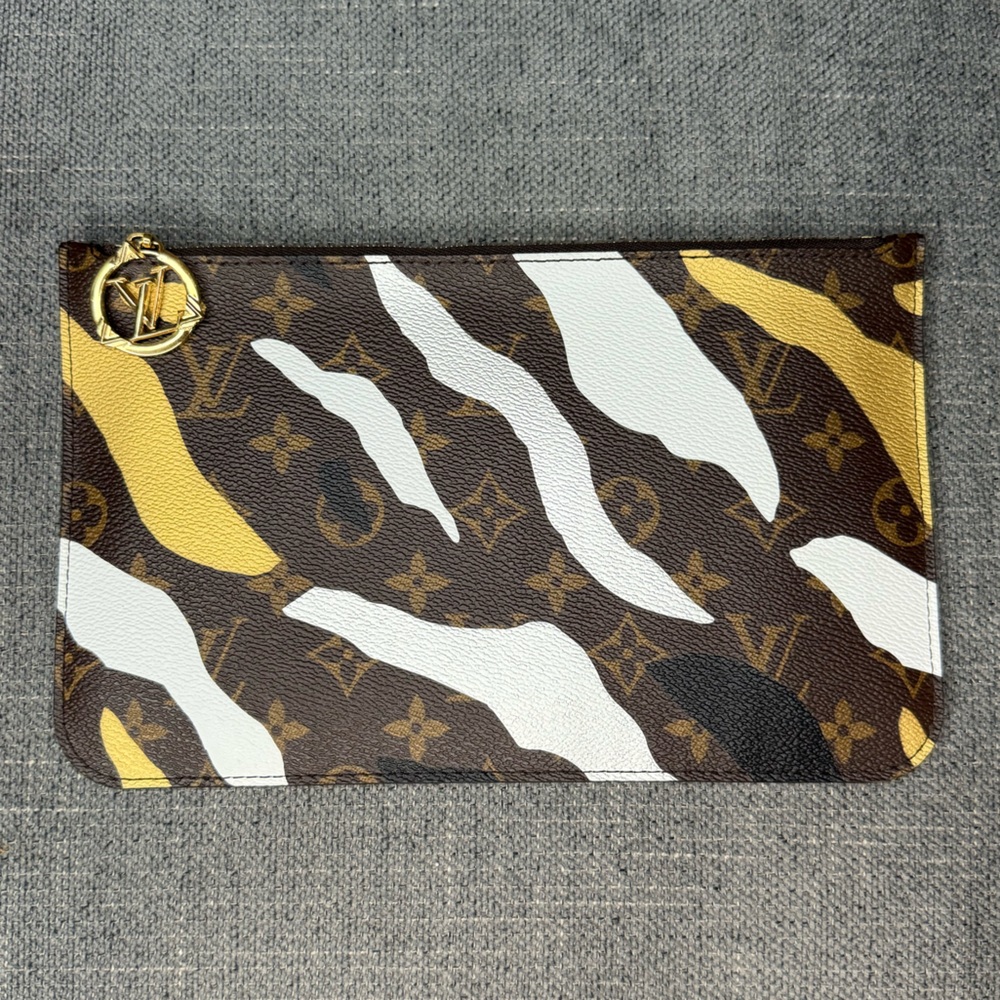 Louis Vuitton Neverfull monogram LOL pouch - Picture 1 of 6